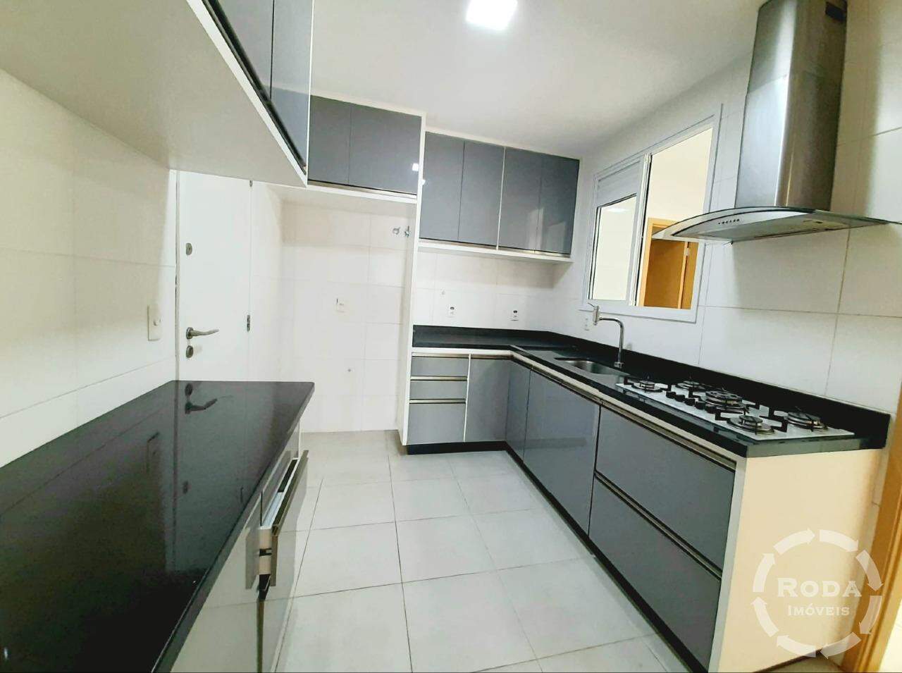 Apartamento para aluguel no Boqueirão: cozinha rica em planejados