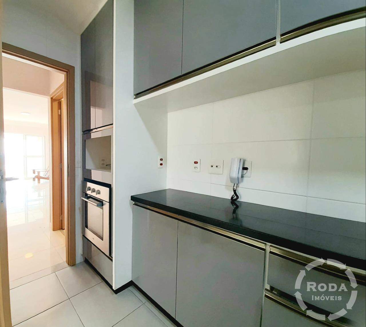 Apartamento para aluguel no Boqueirão: rica em planejados e forno 