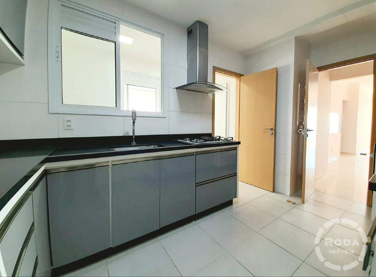 Apartamento para aluguel no Boqueirão: Cozinha com cooktop e coifa