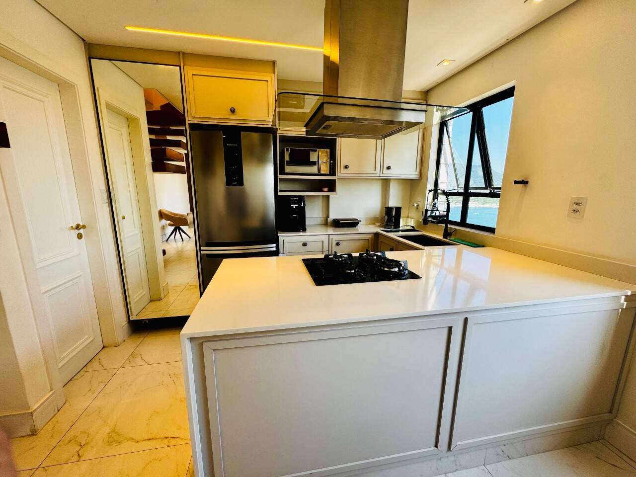 Apartamento à venda no Ponta da Praia: 