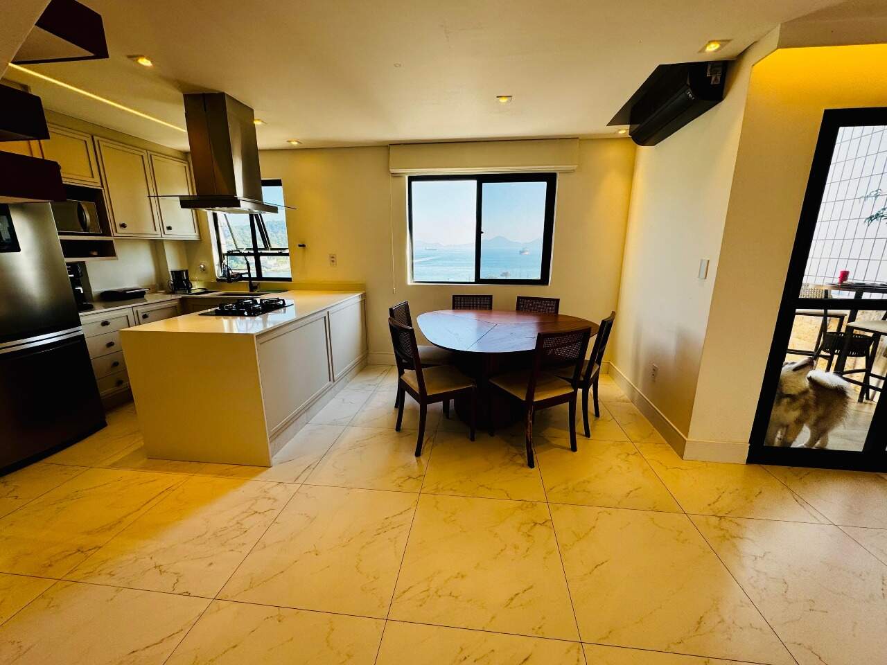 Apartamento à venda no Ponta da Praia: 