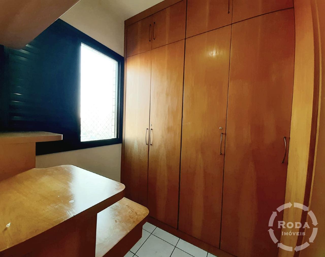 Apartamento à venda no Embaré: quarto de empregada