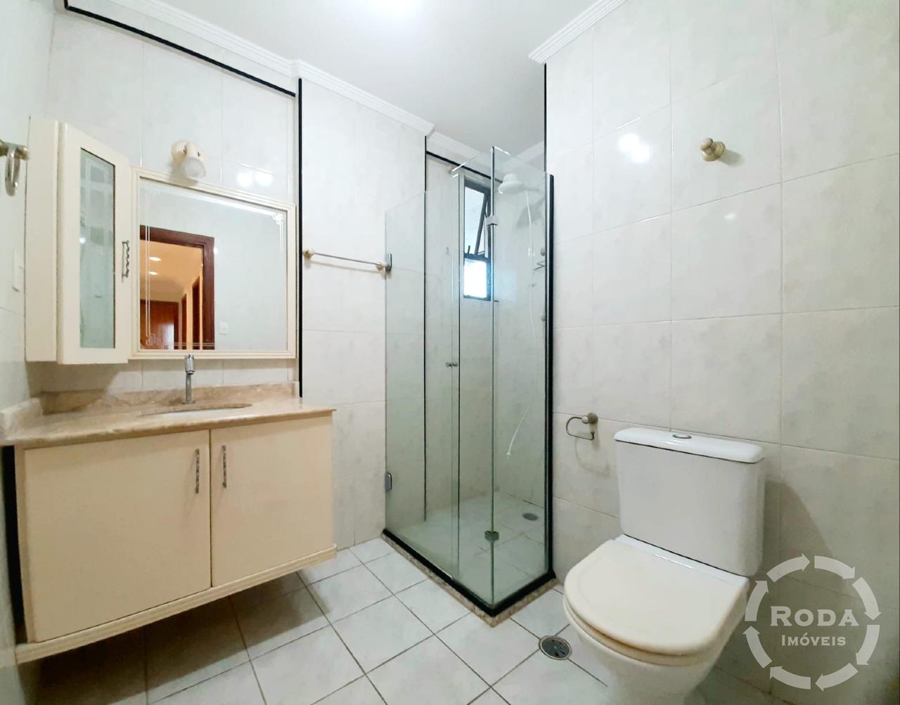 Apartamento à venda no Embaré: banheiro da suíte