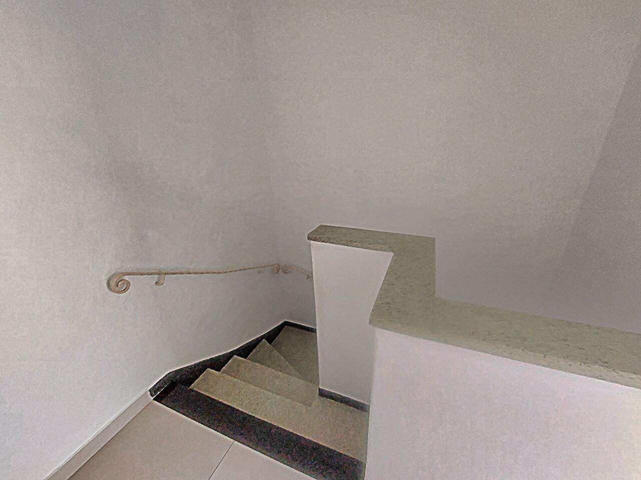 Sobrado Geminado à venda no Encruzilhada: 
