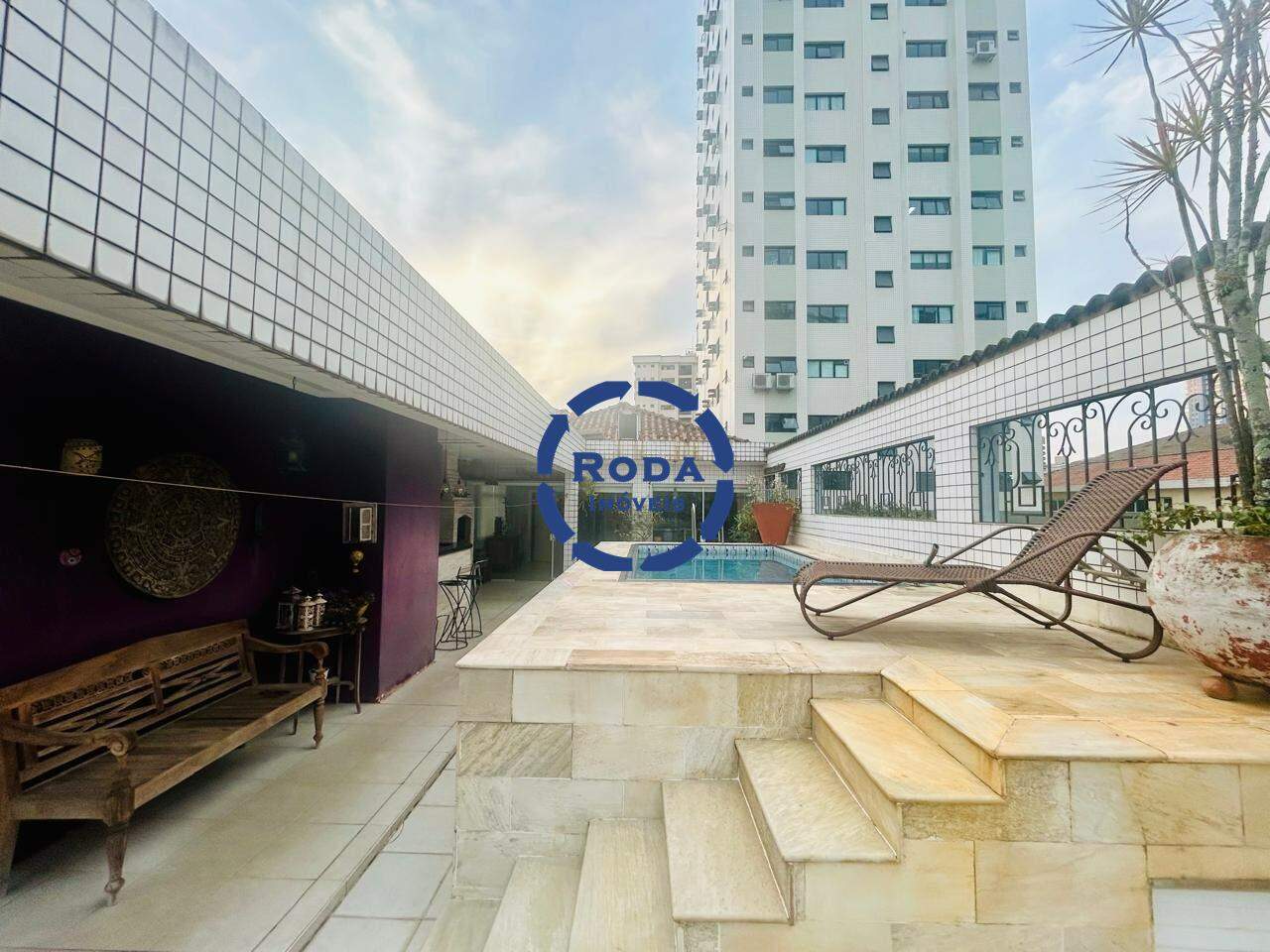 Sobrado Isolado à venda no Ponta da Praia: 