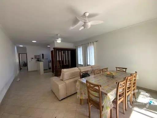 Casa à venda no Embaré: 