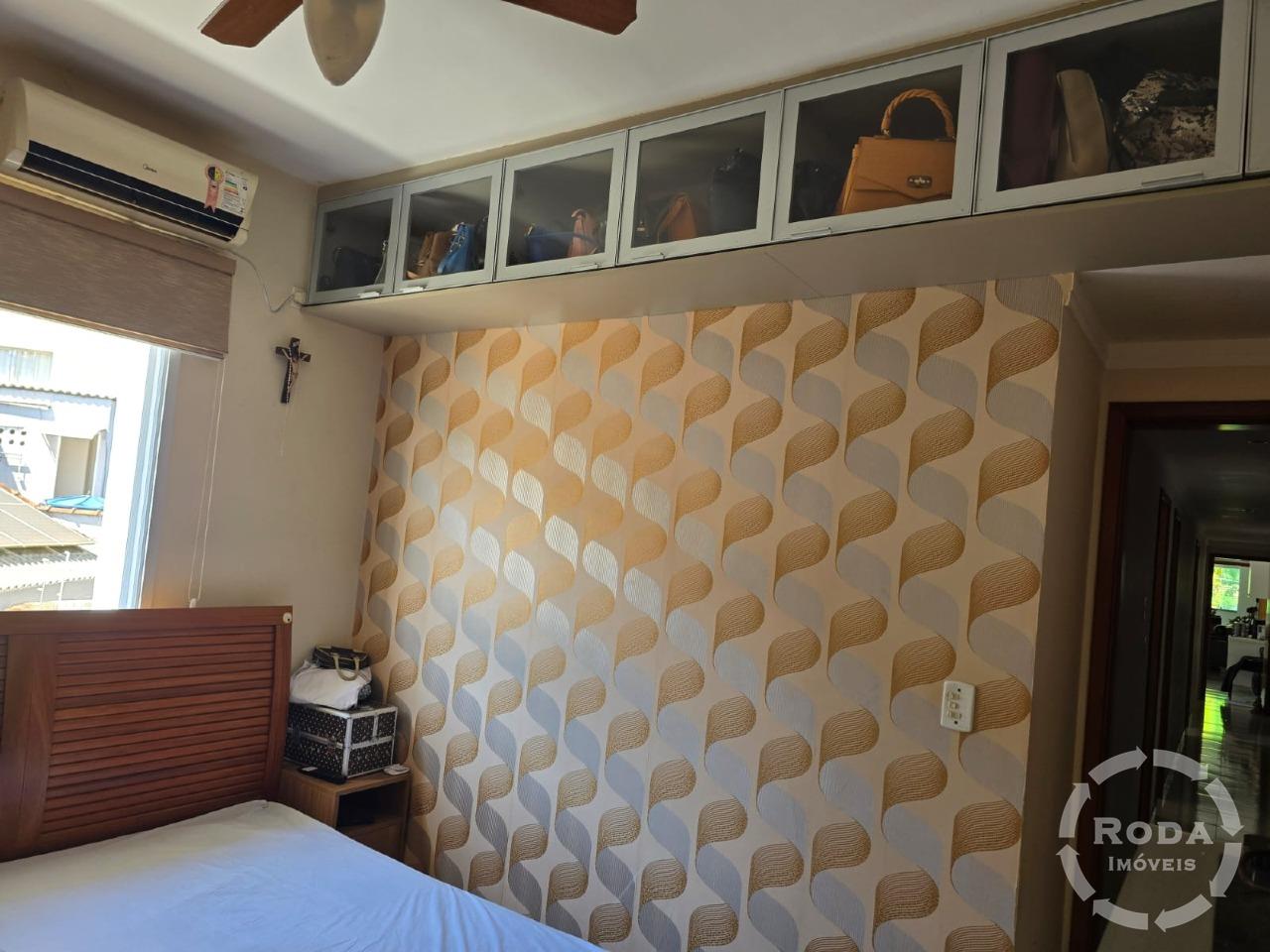 Casa Sobreposta Alta à venda no Embaré: 