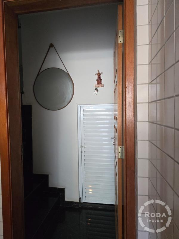 Casa Sobreposta Alta à venda no Embaré: 