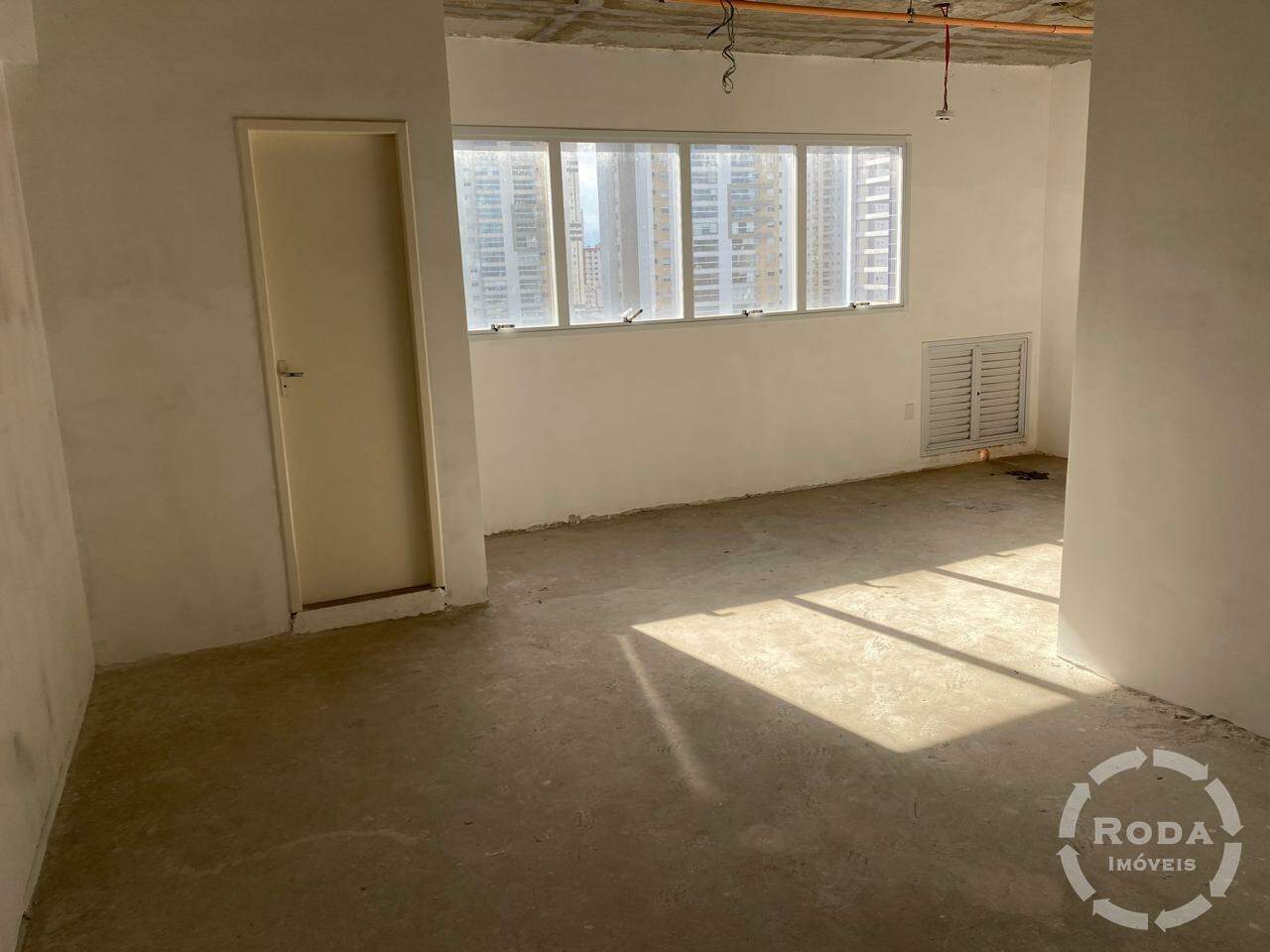 Sala à venda no Ponta da Praia: 