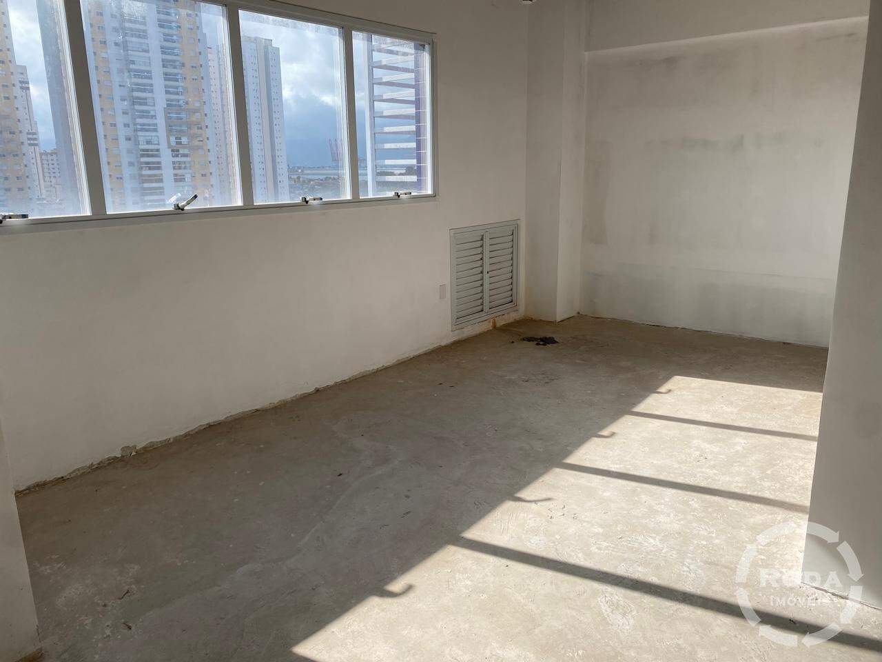 Sala à venda no Ponta da Praia: 