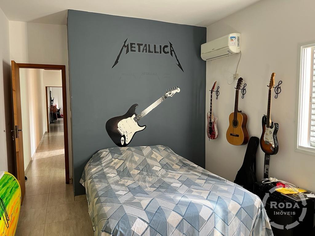 Sobrado de Condomínio à venda no Marapé: 