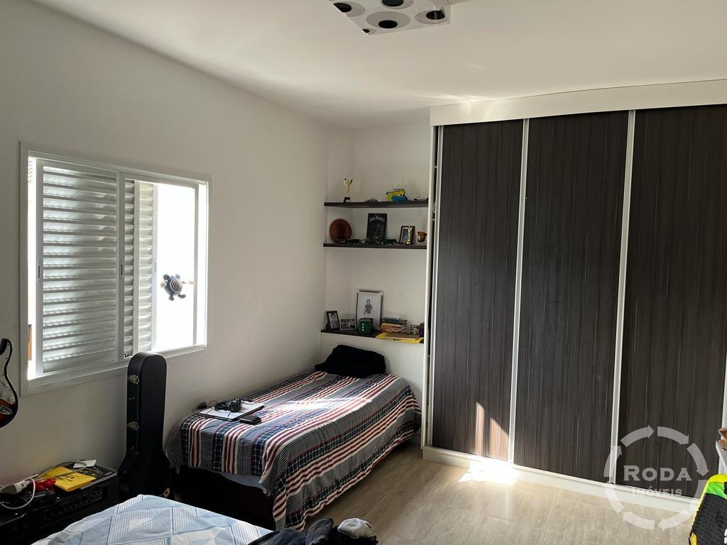 Sobrado de Condomínio à venda no Marapé: 