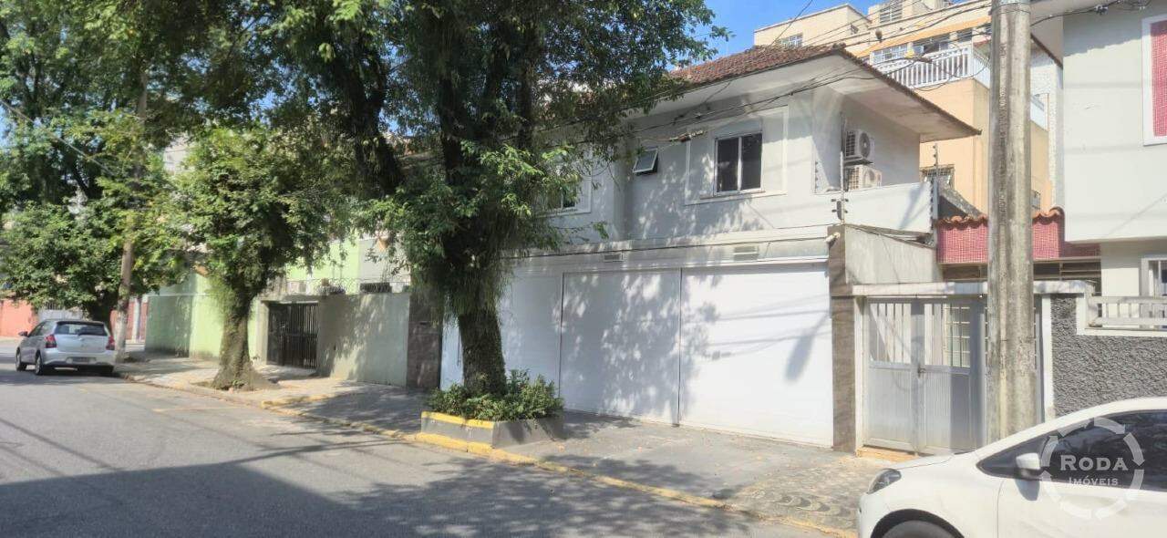 Sobrado Isolado à venda no Embaré: 