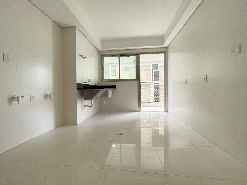 Apartamento à venda no Ponta da Praia: 