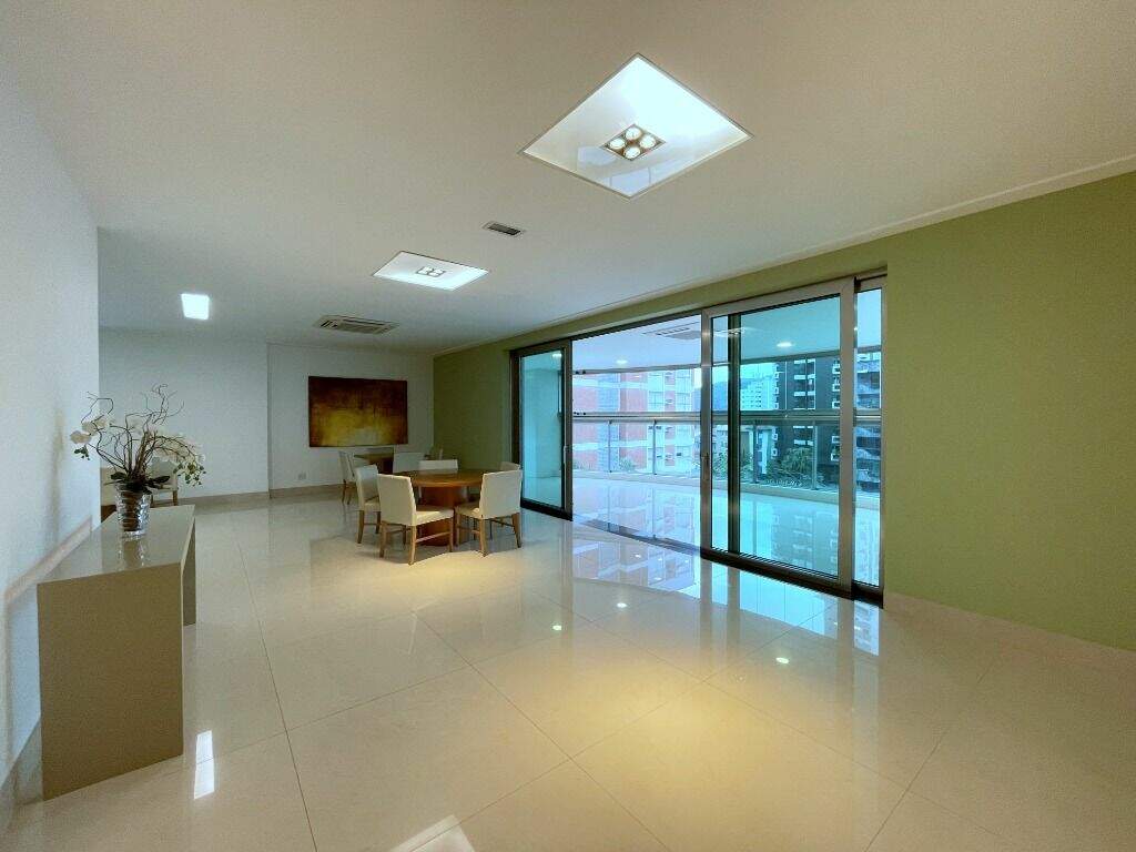 Apartamento à venda no Ponta da Praia: 