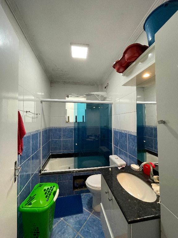 Sobrado Geminado à venda no Encruzilhada: 