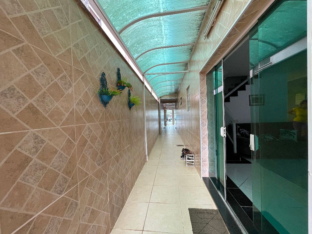 Sobrado Geminado à venda no Encruzilhada: 