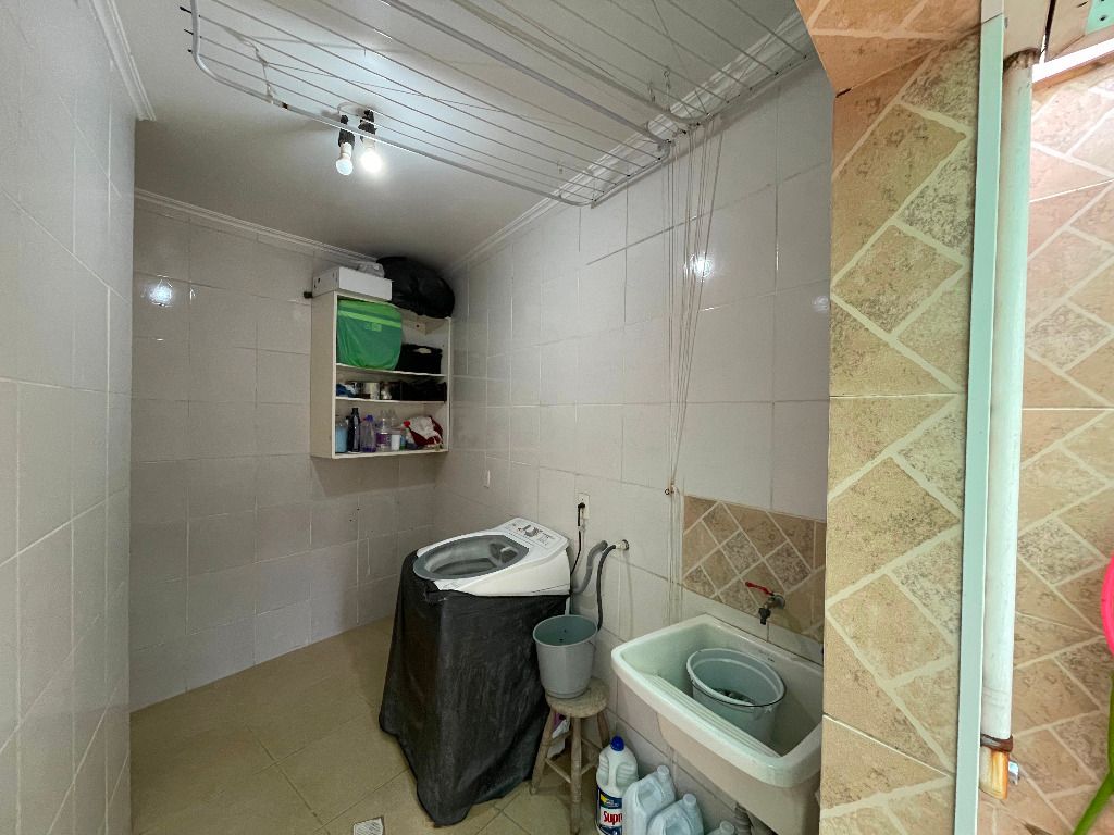 Sobrado Geminado à venda no Encruzilhada: 