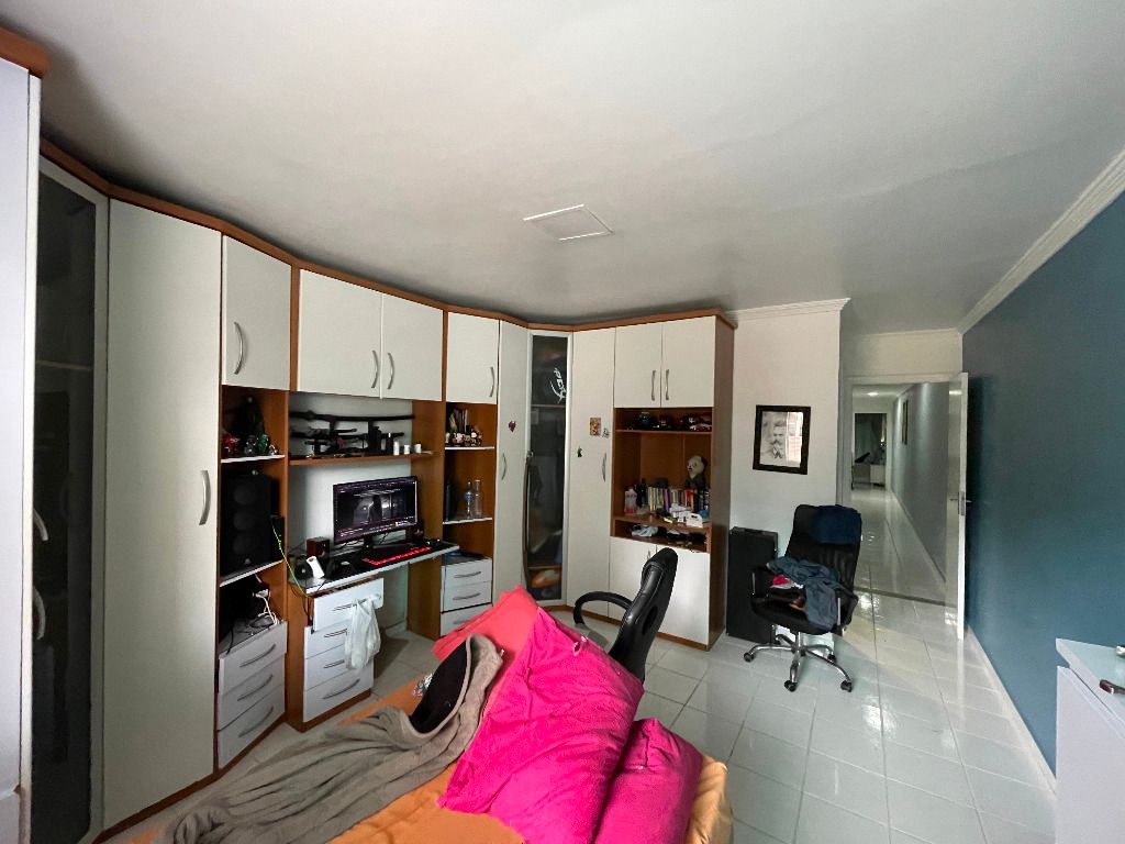 Sobrado Geminado à venda no Encruzilhada: 