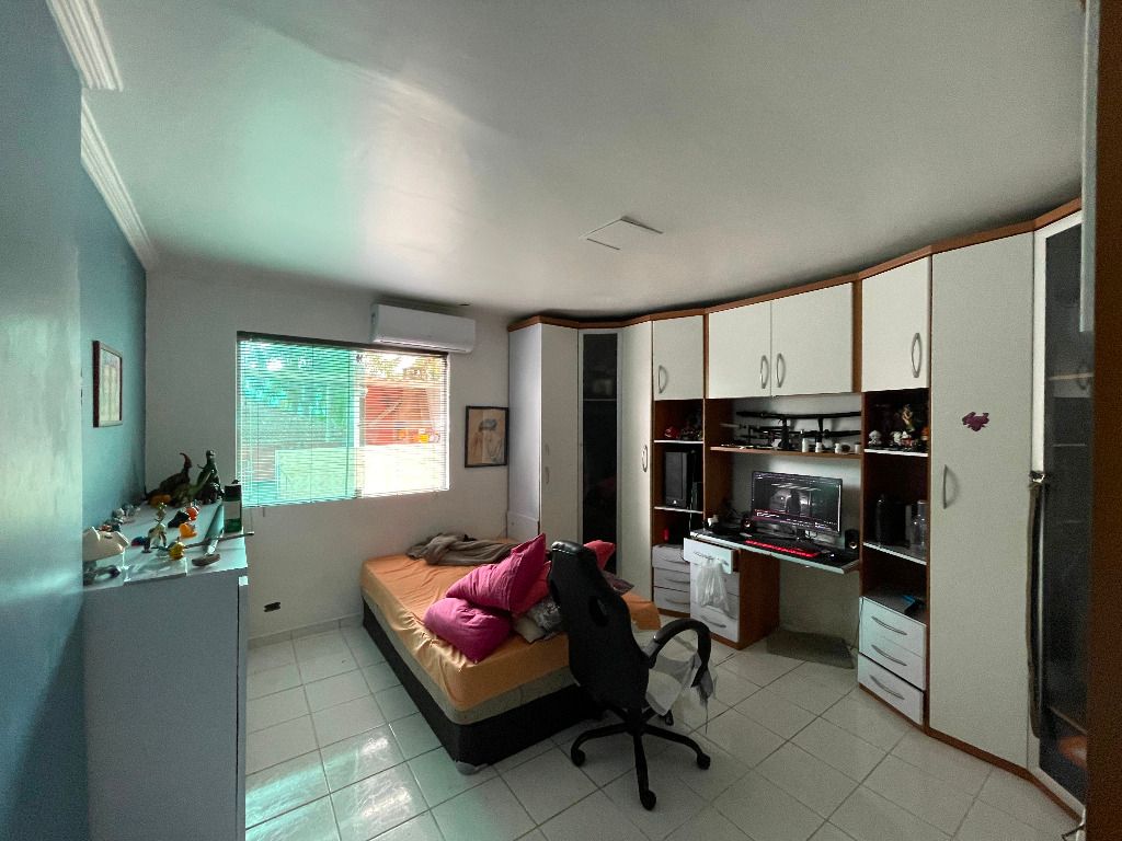 Sobrado Geminado à venda no Encruzilhada: 