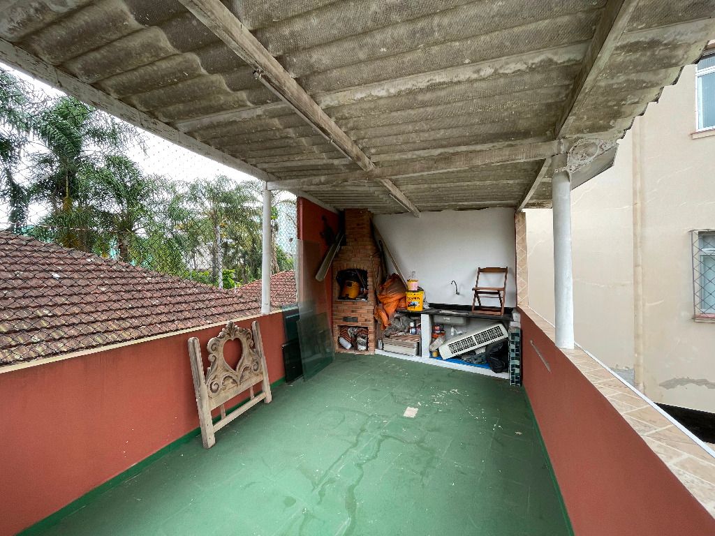 Sobrado Geminado à venda no Encruzilhada: 