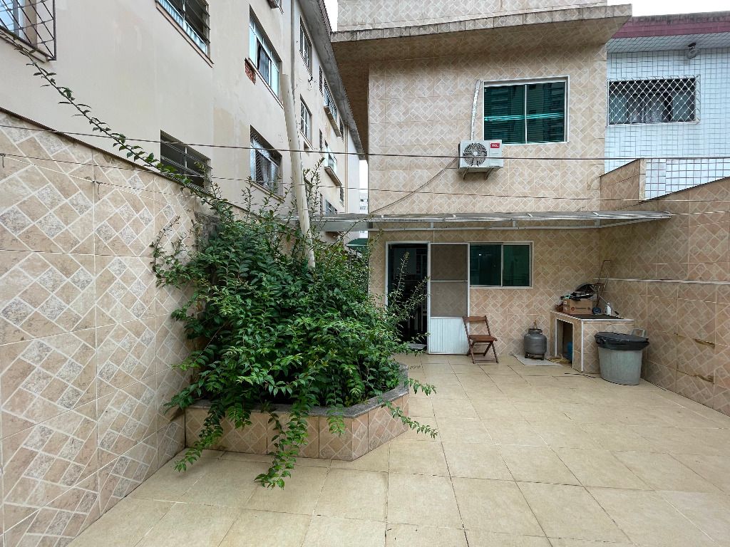 Sobrado Geminado à venda no Encruzilhada: 