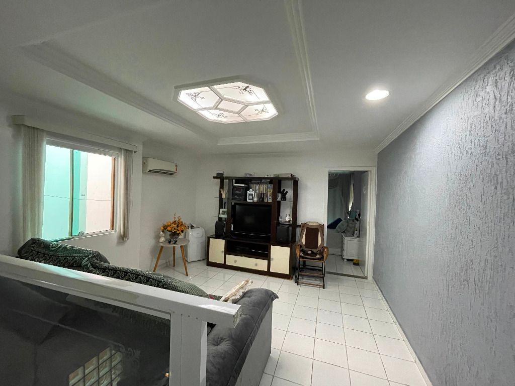 Sobrado Geminado à venda no Encruzilhada: 