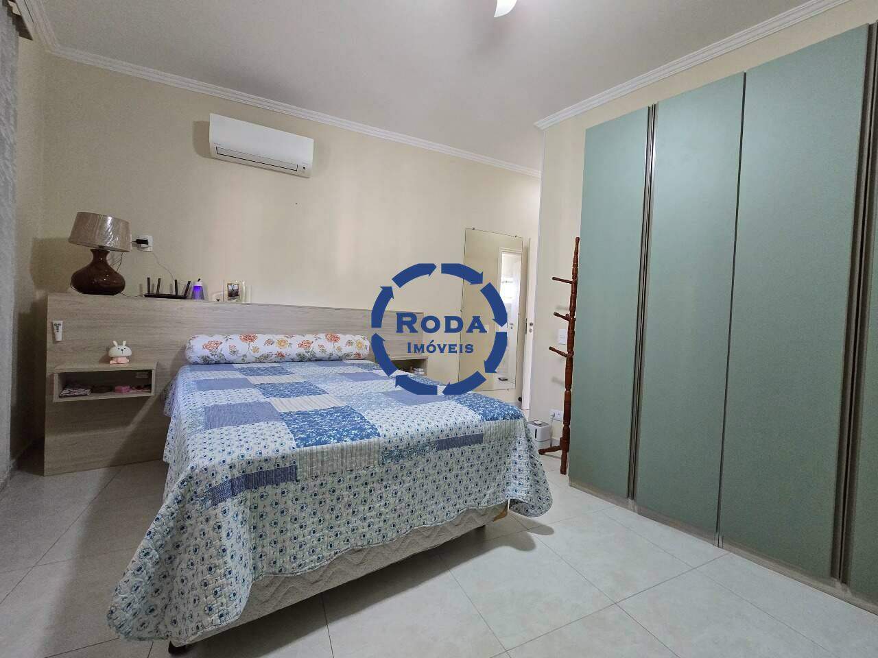 Sobrado Isolado à venda no Aparecida: 