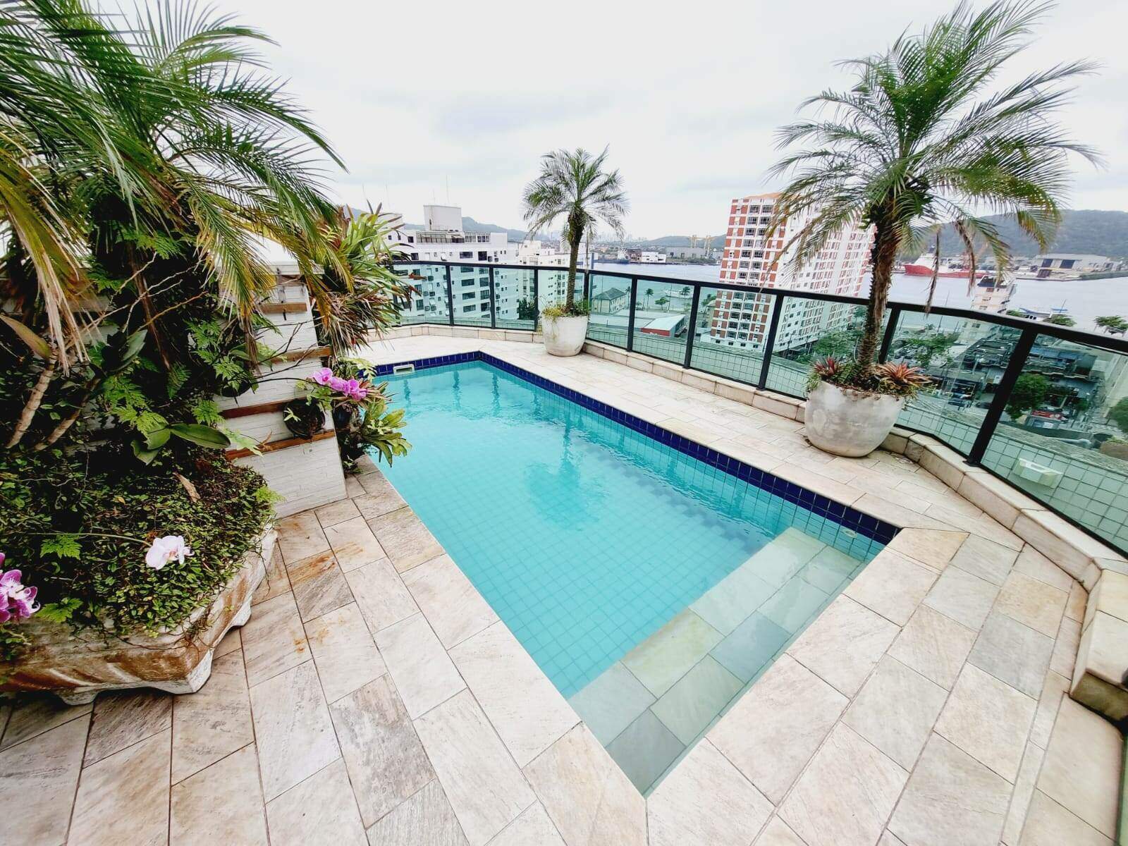 Apartamento à venda no Ponta da Praia: 