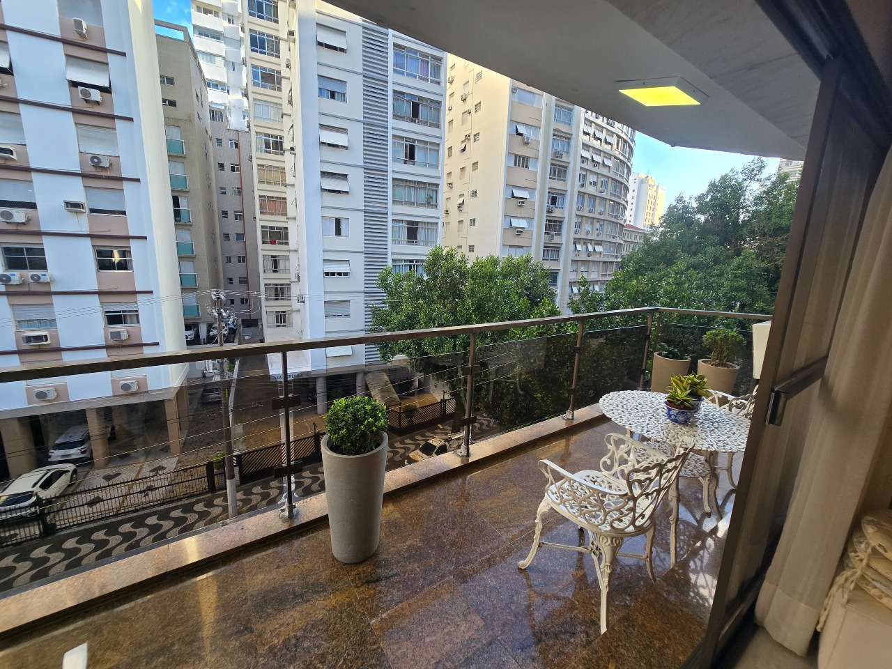 Apartamento à venda no Gonzaga: VARANDA - SALA PRINCIPAL - VISTA LIVRE