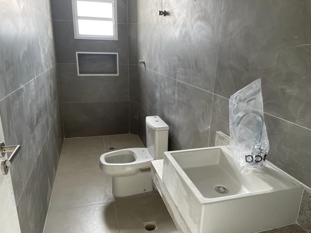 Casa à venda no Embaré: 