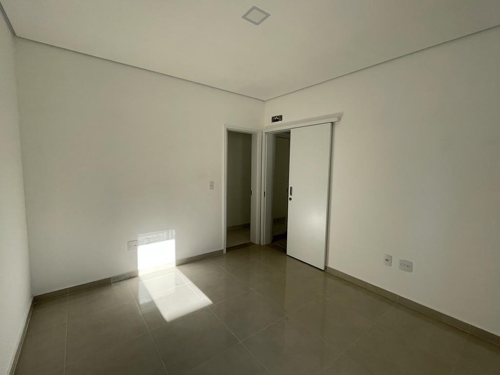 Casa à venda no Embaré: 