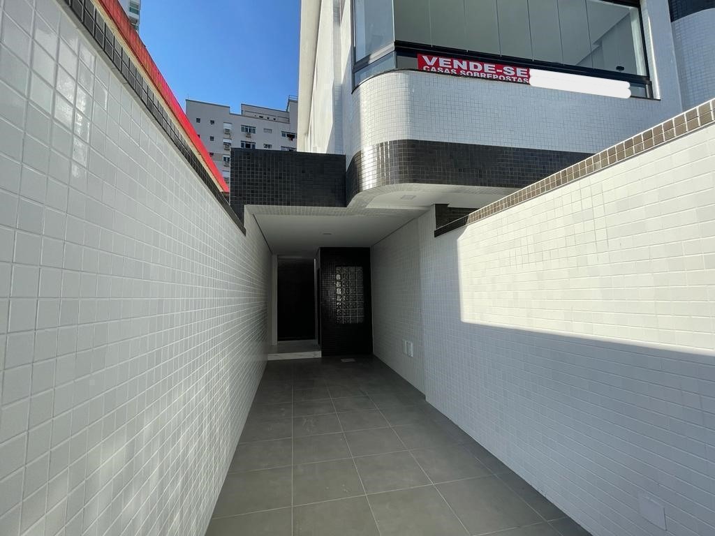 Casa à venda no Embaré: 