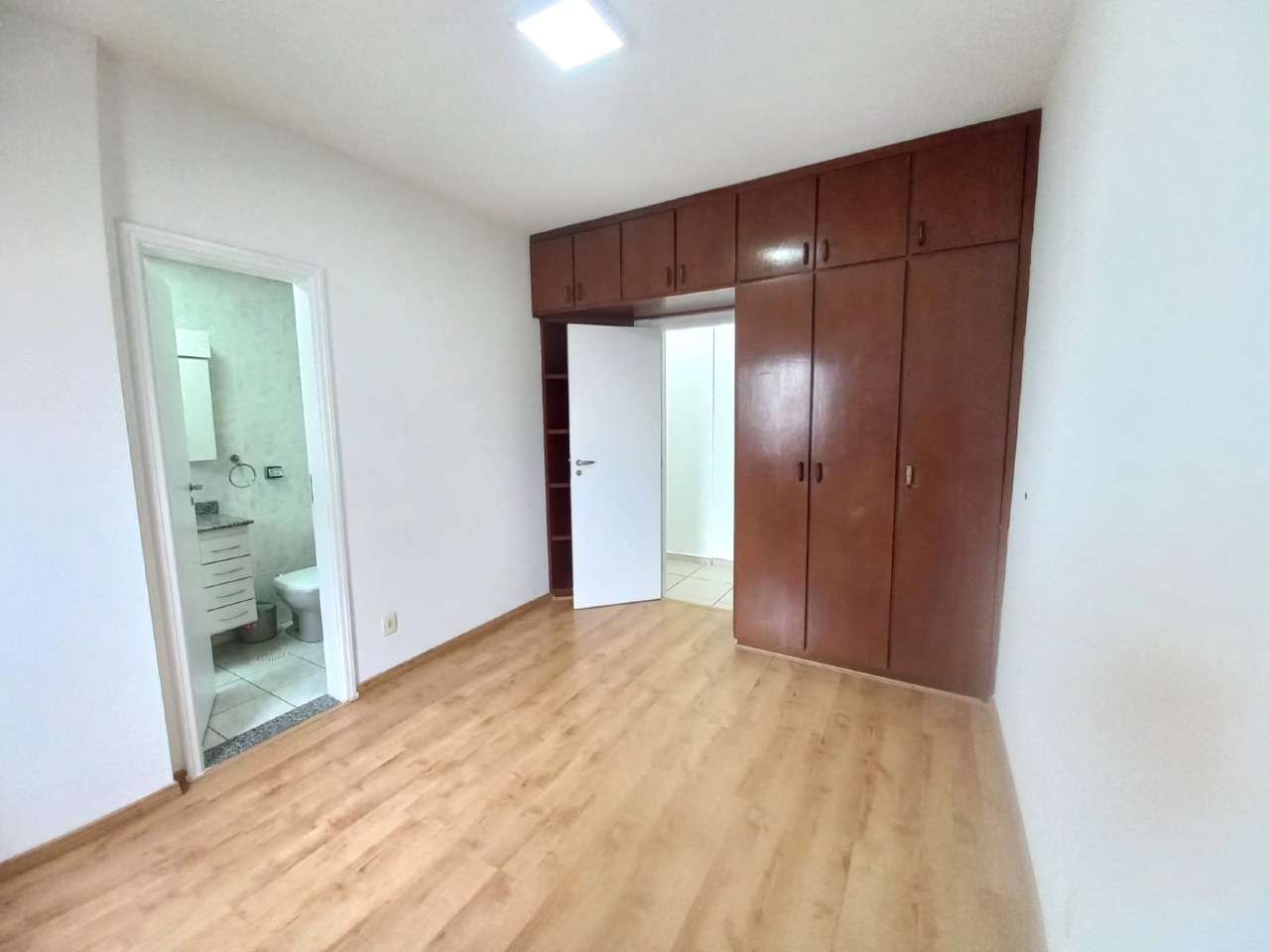 Apartamento à venda no Ponta da Praia: 
