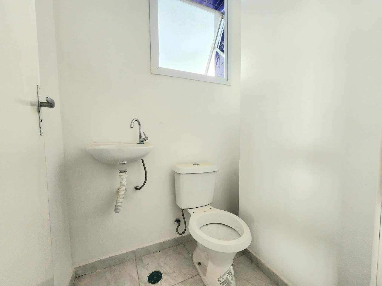 Sala à venda no Ponta da Praia: 