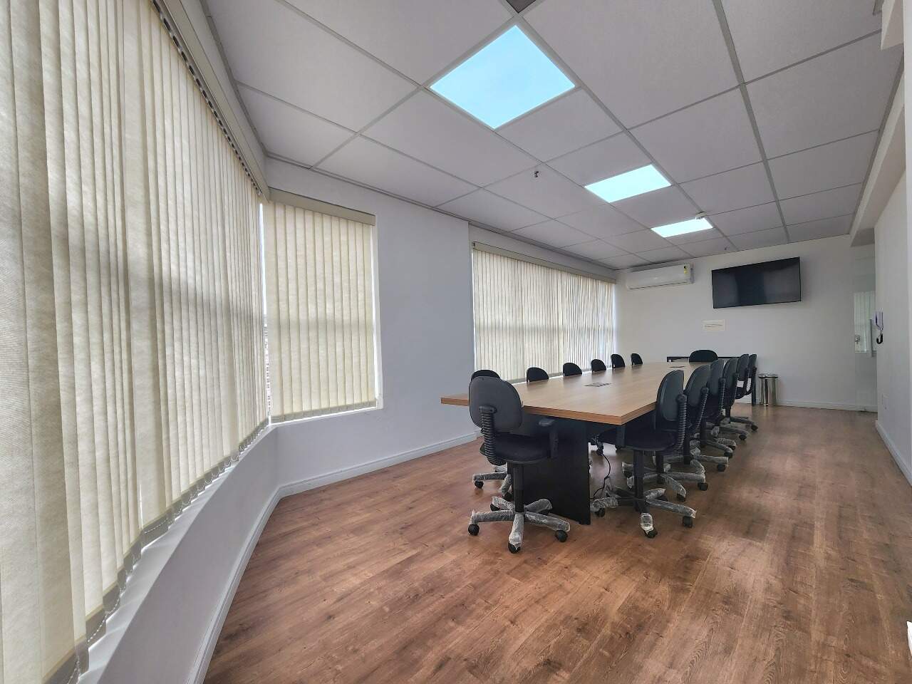 Sala à venda no Ponta da Praia: 