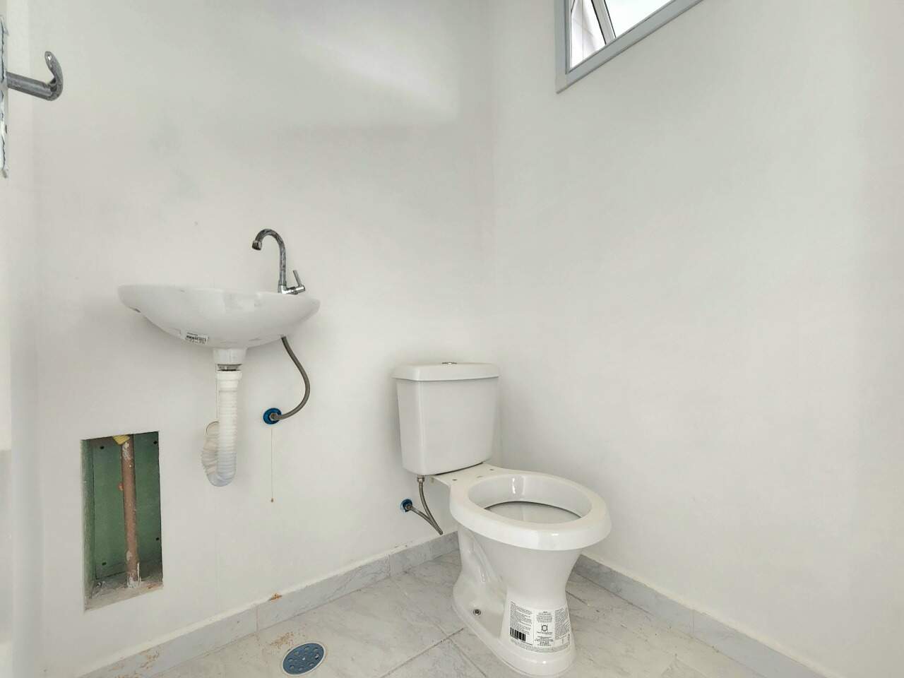 Sala à venda no Ponta da Praia: 