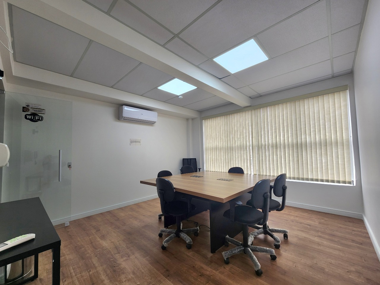 Sala para aluguel no Ponta da Praia: 