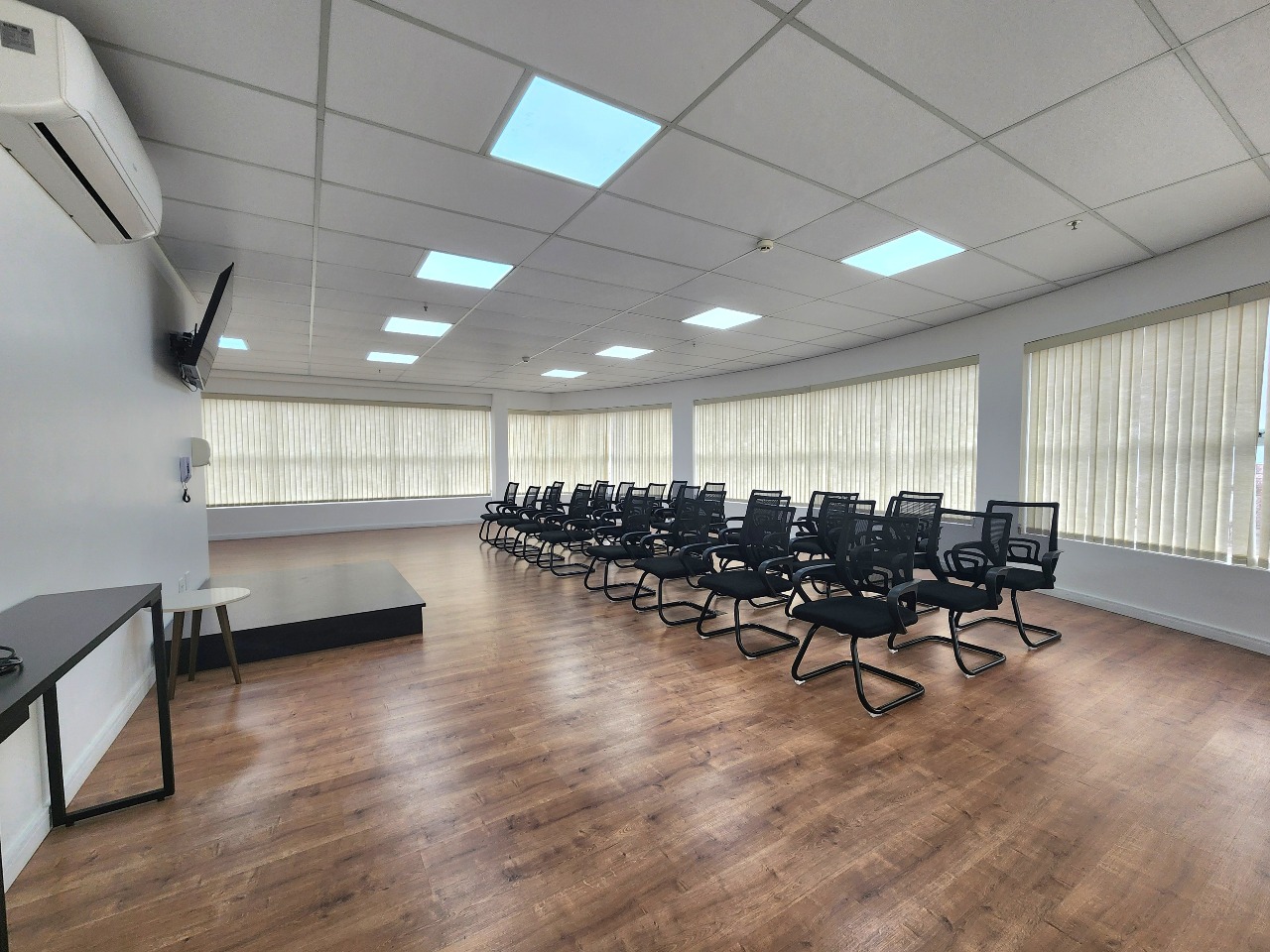 Sala para aluguel no Ponta da Praia: 