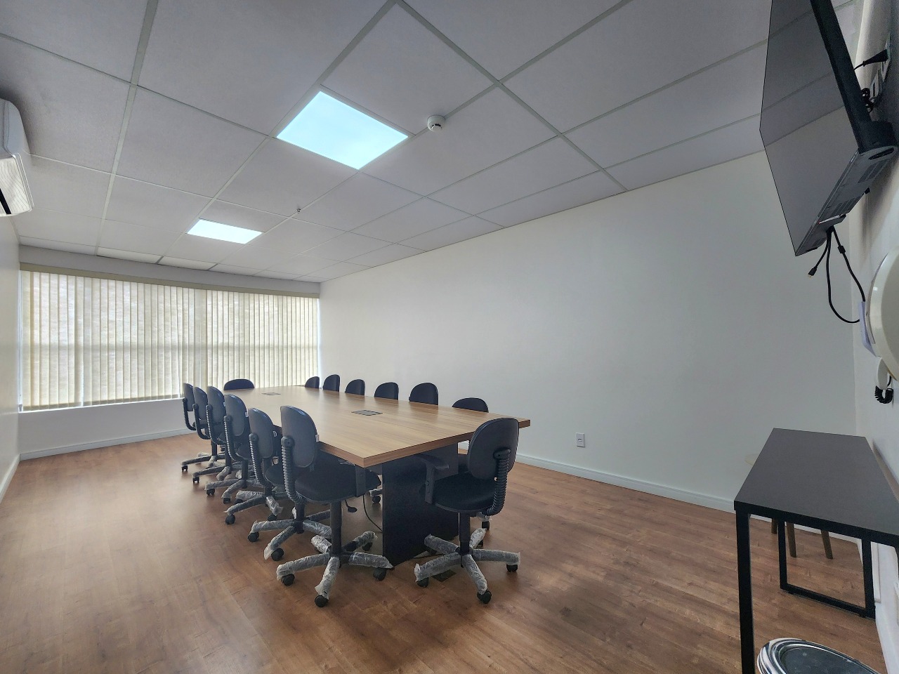 Sala para aluguel no Ponta da Praia: 