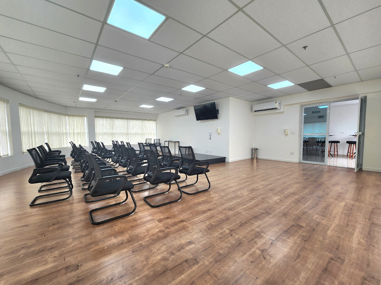 Sala para aluguel no Ponta da Praia: 