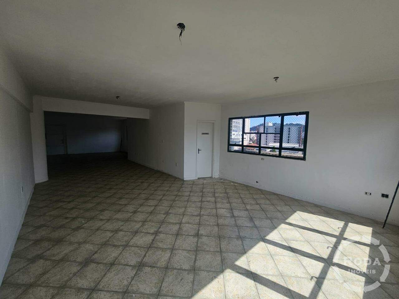Sala à venda no Encruzilhada: 