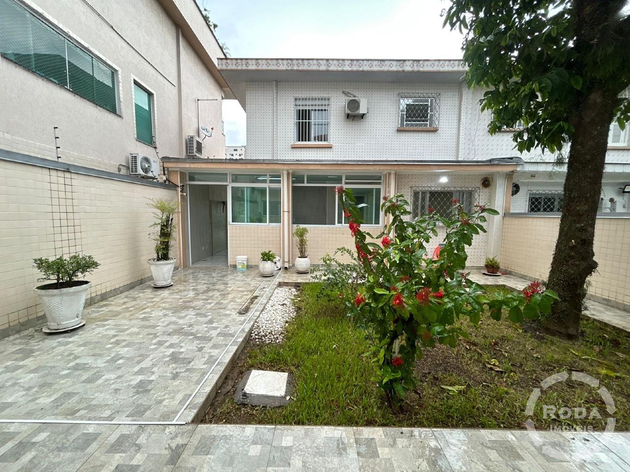 Sobrado Geminado à venda no Embaré: 