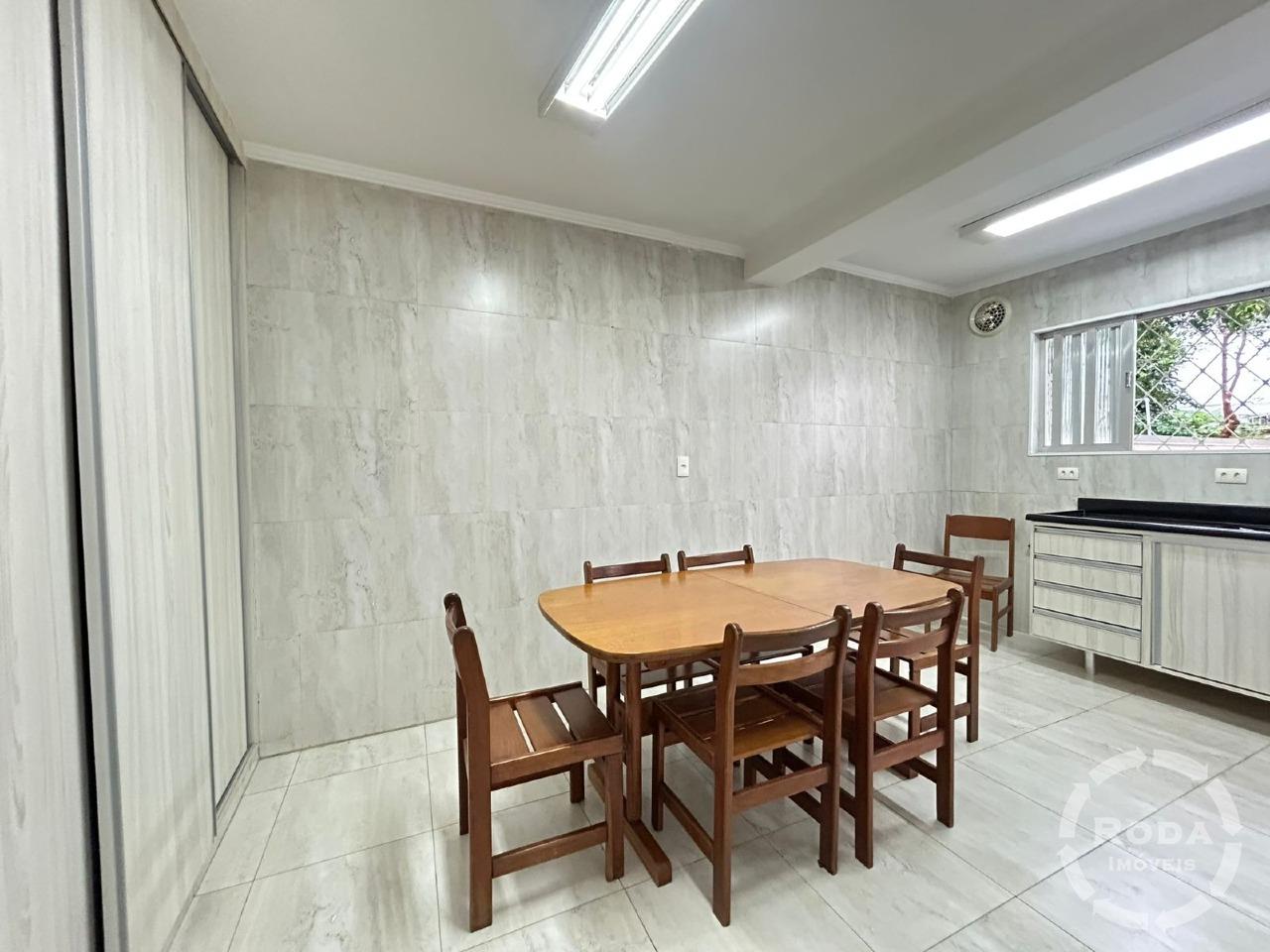 Sobrado Geminado à venda no Embaré: 