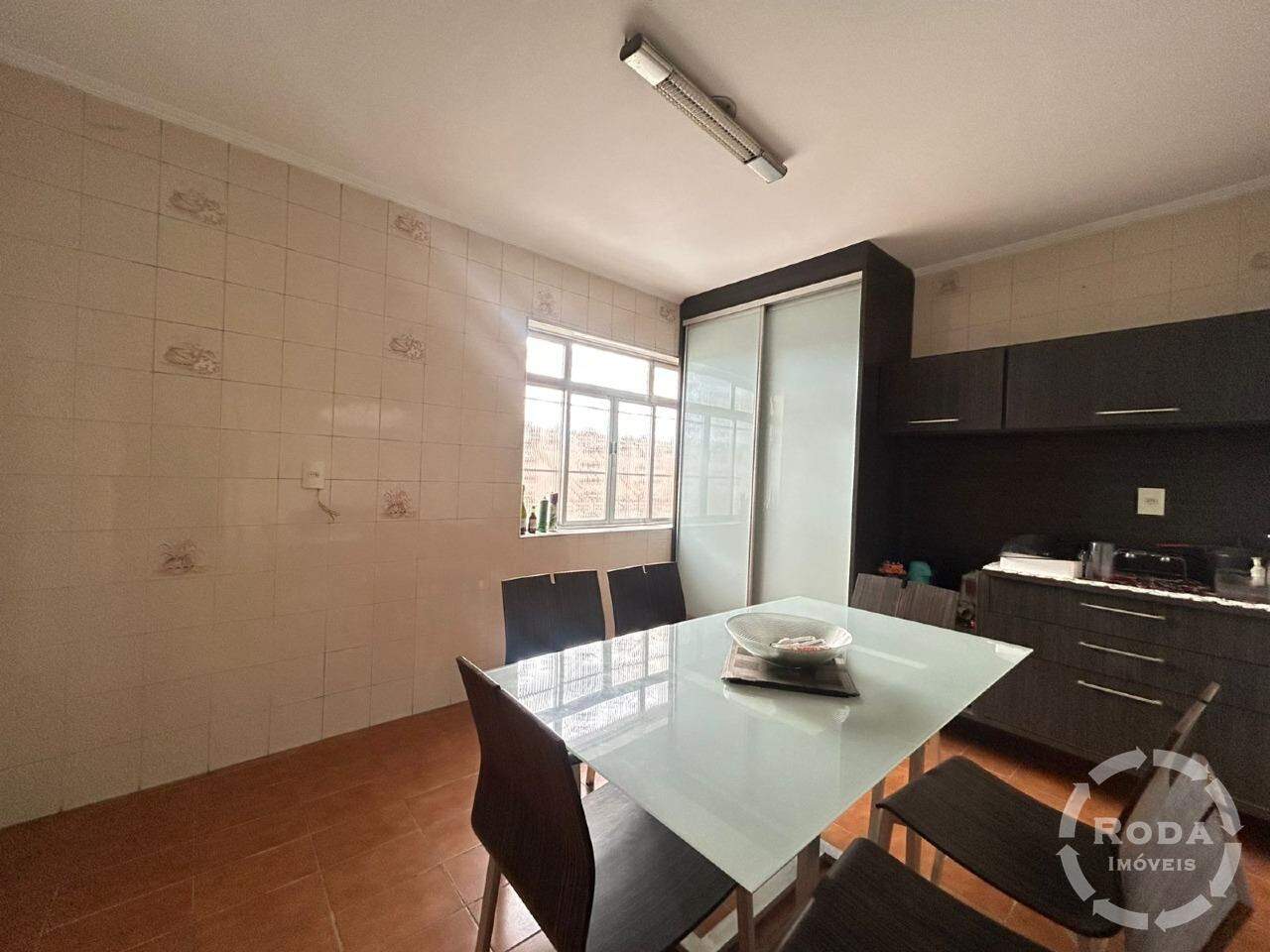 Sobrado Isolado à venda no Embaré: 