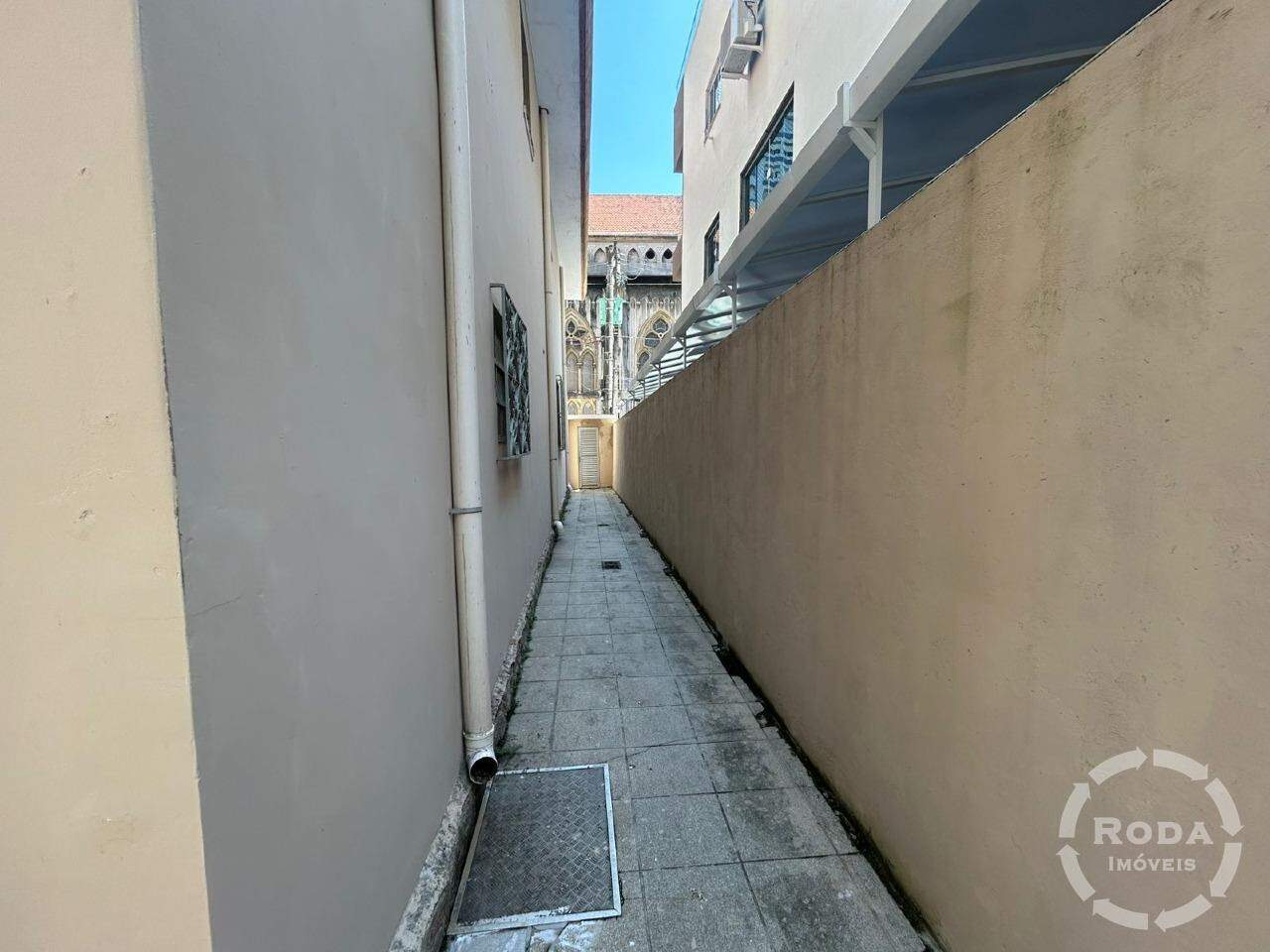 Sobrado Isolado à venda no Embaré: 