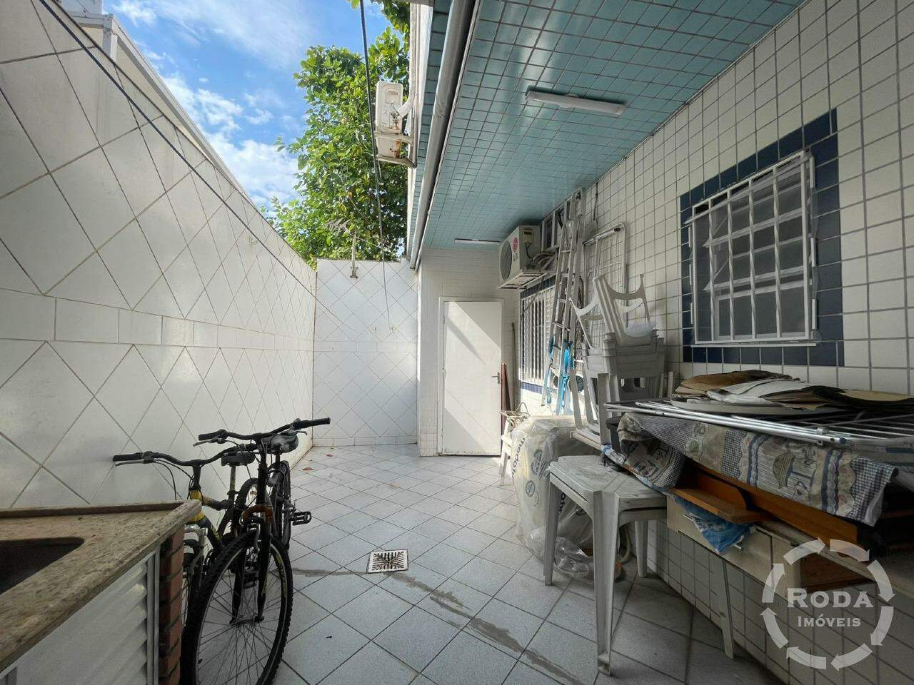 Casa Sobreposta baixa à venda no Embaré: 