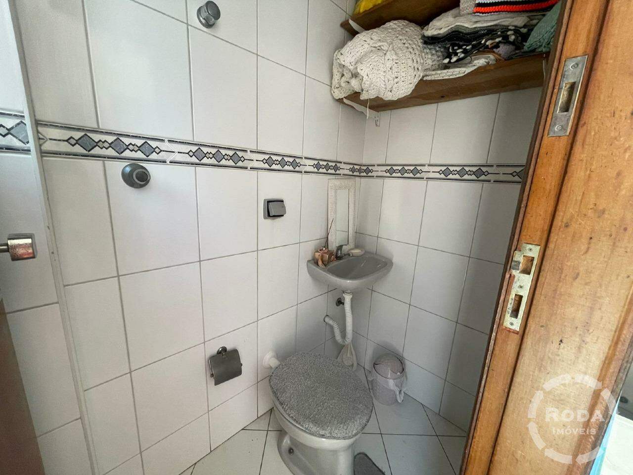 Casa Sobreposta baixa à venda no Embaré: 