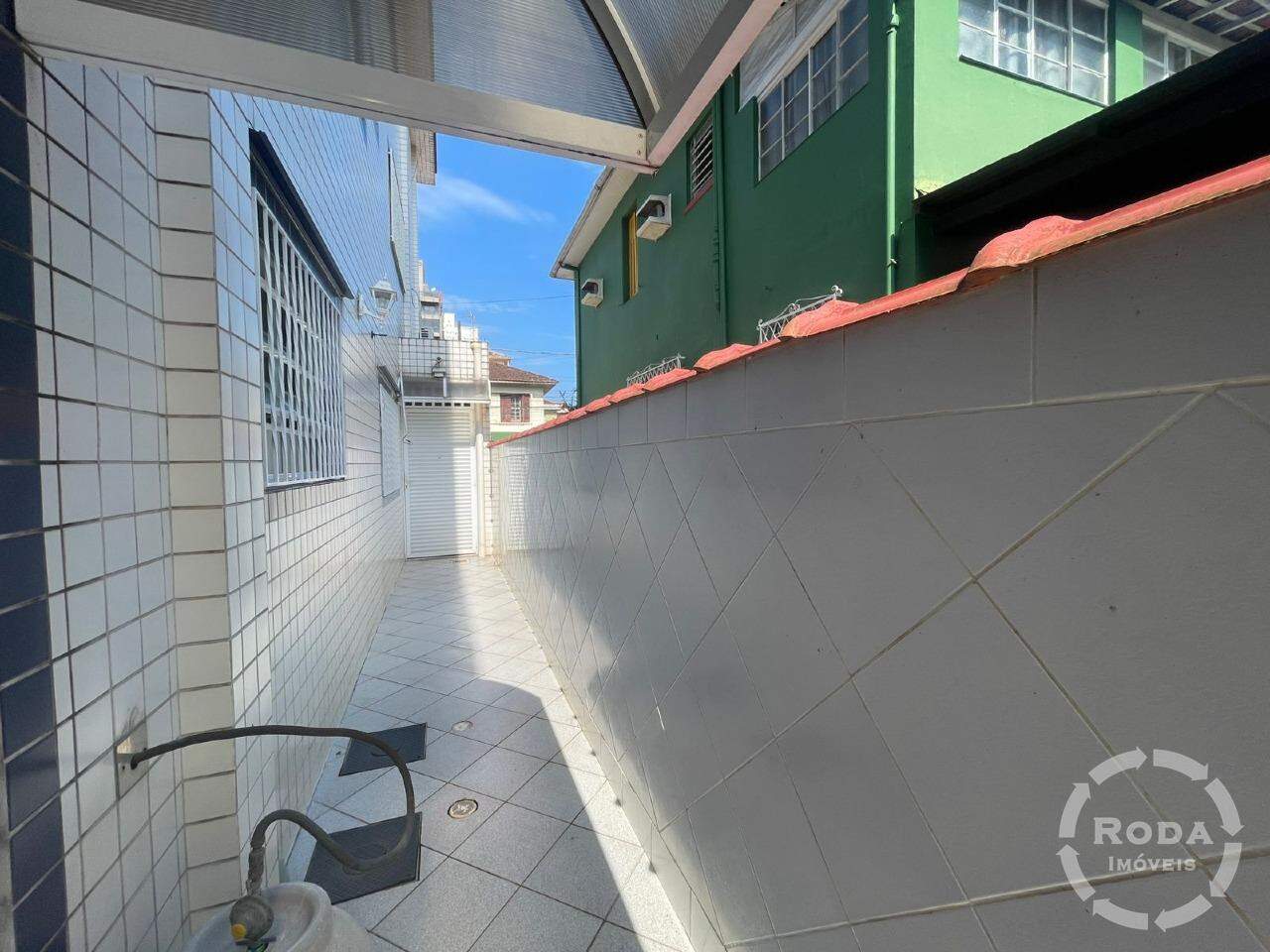 Casa Sobreposta baixa à venda no Embaré: 