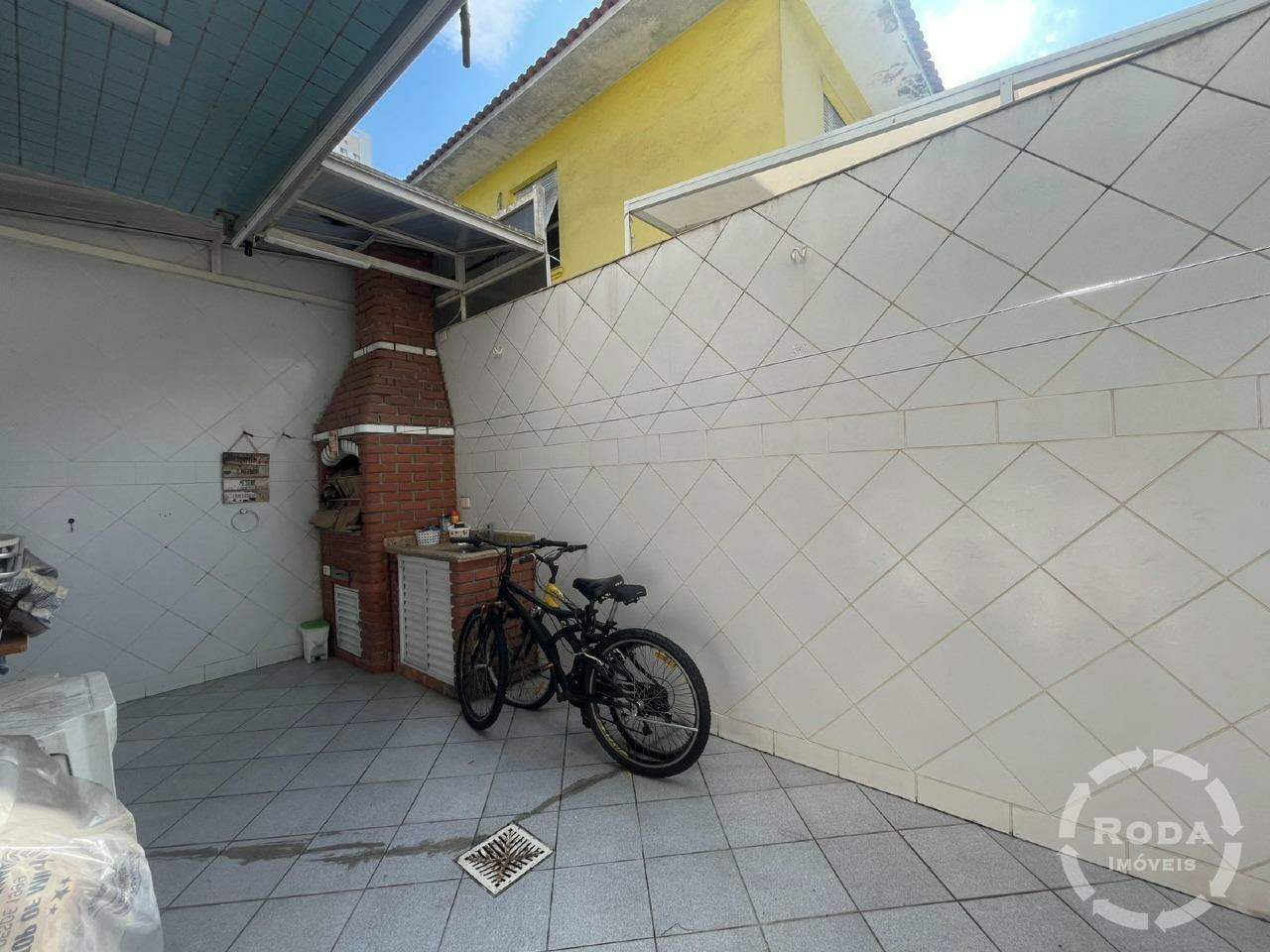 Casa Sobreposta baixa à venda no Embaré: 